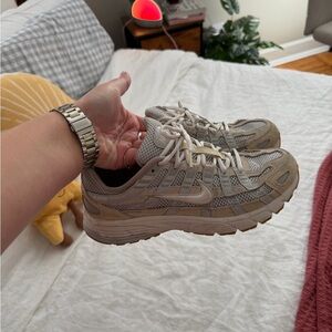 Nike Women's Light Beige and Gray Sneakers